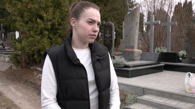 Квіти, які не зникають: що відбувається зі штучними квітами з кладовищ Луцька Квіти, які не зникають: що відбувається зі штучними квітами з кладовищ Луцька