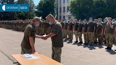 Освідчення на плацу: на Одещину повернулись бійці із зони ООС Освідчення на плацу: на Одещину повернулись бійці із зони ООС