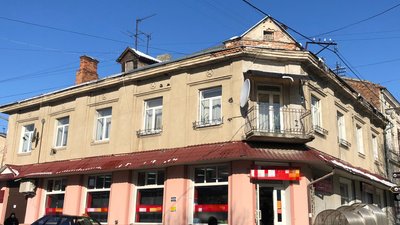 У місті на Тернопільщині демонтують п’ятикутні зірки У місті на Тернопільщині демонтують п’ятикутні зірки