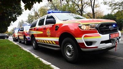 Три рятувальні частини в Миколаївській області отримали нові автомобілі Три рятувальні частини в Миколаївській області отримали нові автомобілі