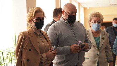 З дітьми та Божою допомогою: як голосували кандидати в мери Харкова З дітьми та Божою допомогою: як голосували кандидати в мери Харкова