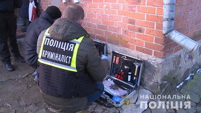 У Вінниці затримали чоловіка, який сокирою вбив власну матір У Вінниці затримали чоловіка, який сокирою вбив власну матір