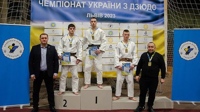 Кадетська збірна Кіровоградщини стала другою на чемпіонаті України з дзюдо Кадетська збірна Кіровоградщини стала другою на чемпіонаті України з дзюдо