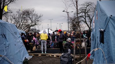 Як вокзал у Львові зустрічає переселенців. Фоторепортаж Як вокзал у Львові зустрічає переселенців. Фоторепортаж