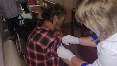 У Херсоні безхатченко щепився від COVID-19