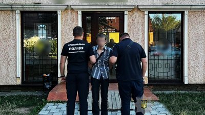 В Ужгороді чоловік виніс з робочого сейфу 660 000 грн та програв їх у букмекерській компанії