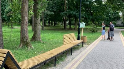 У міському парку Івано-Франківська встановили будиночок для буккросингу У міському парку Івано-Франківська встановили будиночок для буккросингу
