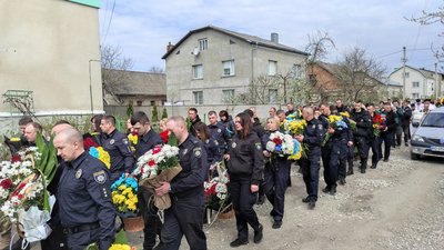 У громадах на Тернопільщині поховали трьох бійців роти "Тернопіль" У громадах на Тернопільщині поховали трьох бійців роти "Тернопіль"