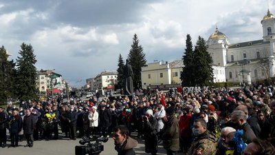 У Луцьку попрощалися із загиблим в зоні ООС військовим У Луцьку попрощалися із загиблим в зоні ООС військовим