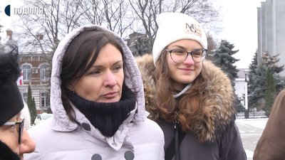 Олена приїхала сьогодні із села Бахматівці Хмельницького району розповідає, дізналась про акцію із соціальних мереж Олена приїхала сьогодні із села Бахматівці Хмельницького району розповідає, дізналась про акцію із соціальних мереж