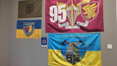 Пів сотні прапорів із подяками від бійців зібрали волинські волонтери штабу "Ангар" Пів сотні прапорів із подяками від бійців зібрали волинські волонтери штабу "Ангар"