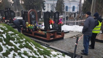 У Сумах знайшли вкрадений прапор із могили Героя Небесної Сотні - поліція