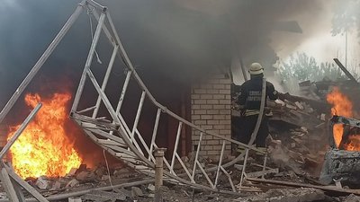 Пожежа на місті обстрілу Слов'янськ, 11 травня 2023 року. Пожежа на місті обстрілу Слов'янськ, 11 травня 2023 року.
