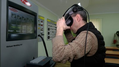 На Рівненщині електрозварників почали навчати з допомогою VR-тренажерів На Рівненщині електрозварників почали навчати з допомогою VR-тренажерів