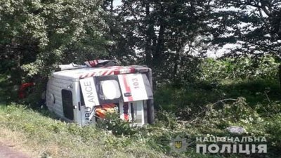 На Вінниччині сталась ДТП за участі швидкої. Водій та двоє медпрацівників травмувалися