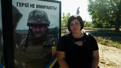 Тетяна Приходько, дружина загиблого Максима Приходька, в Лукашівці на Чернігівщині