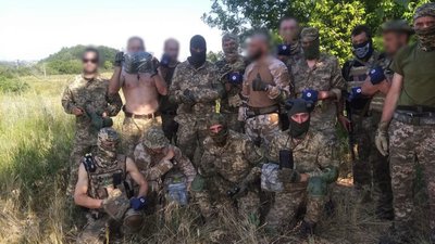 Черкащанин продає свої вироби з дерева, аби придбати авто на фронт Черкащанин продає свої вироби з дерева, аби придбати авто на фронт