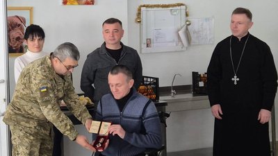 Вручили орден "За мужність" ІІІ ступеня Олексію Заверусі