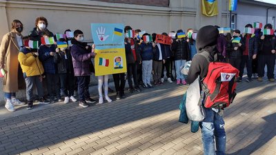 Допомагає українським біженцям в Італії. Волонтерка Юлія Бєлова Допомагає українським біженцям в Італії. Волонтерка Юлія Бєлова