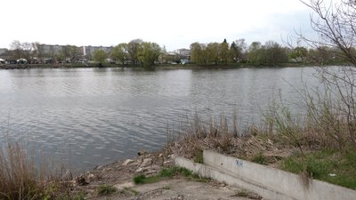 Знизили ризик підтоплень: у Чернігові на дамбах річки Стрижень спустили воду