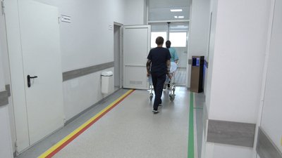 Побитого у Нововолинську комунальника перевезли до лікарні в Луцьку
