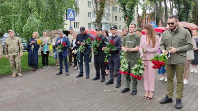 У День Конституції у Полтаві влаштували покладання квітів У День Конституції у Полтаві влаштували покладання квітів