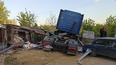 Захотів покататися: на Вінниччині поліцейські затримали викрадача вантажівки Захотів покататися: на Вінниччині поліцейські затримали викрадача вантажівки