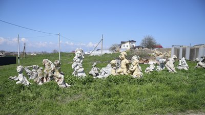 Скульптури з оперного театру. Скульптури з оперного театру.