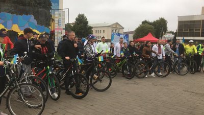 Велопробіг, мегалистівка та патріотична акція: як лучани відзначали день міста Велопробіг, мегалистівка та патріотична акція: як лучани відзначали день міста