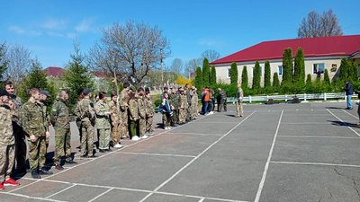 На Тернопільщині проводять військово-патріотичний вишкіл На Тернопільщині проводять військово-патріотичний вишкіл