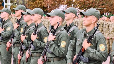 Курсанти-першокурсники навчаються на трьох факультетах прикордонної академії. Найбільше - на факультеті безпеки державного кордону.