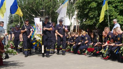 прощання, рятувальник, обстріл