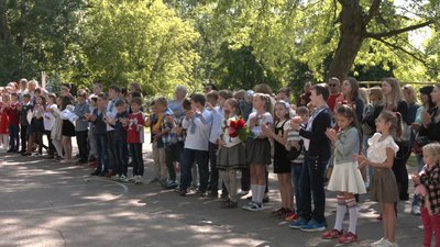 Тільки для чотирикласників: як проходило свято останнього дзвоника у школі № 12