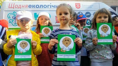 Пес став головним героєм інфографіки, що навчає та пояснюють важливість сортування побутового сміття Пес став головним героєм інфографіки, що навчає та пояснюють важливість сортування побутового сміття
