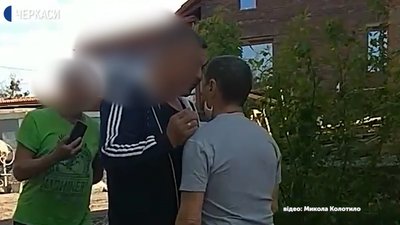 У Черкасах сусіди зійшлися в сутичці через металеву огорожу У Черкасах сусіди зійшлися в сутичці через металеву огорожу
