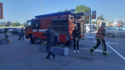 "Гасили" пожежу в торговому центрі: у Луцьку провели навчання рятувальників "Гасили" пожежу в торговому центрі: у Луцьку провели навчання рятувальників