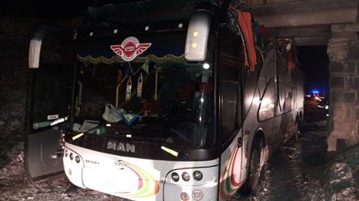 На Черкащині у ДТП втрапив автобус, який евакуював людей. Є травмовані