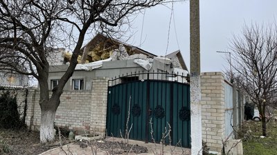 Обстріл Янтарного: тіло загиблого чоловіка досі не забрали відповідні служби Обстріл Янтарного: тіло загиблого чоловіка досі не забрали відповідні служби