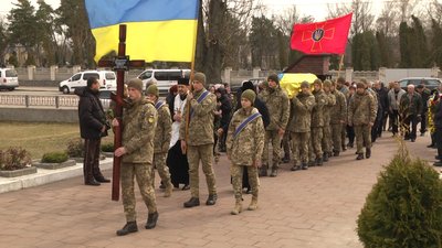 У Житомирі попрощалися з загиблим десантником Володимиром Артеменком