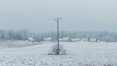 На Чернігівщині через негоду без світла залишились майже 2,5 тисячі абонентів