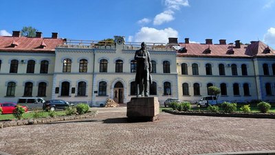 Зруйнований дах корпусу Університету у Дублянах