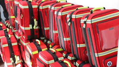 Черкаським освітянам видали колективні аптечки Черкаським освітянам видали колективні аптечки