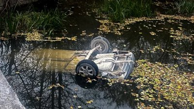 Автомобіль, який втонув у річці із дітьми
