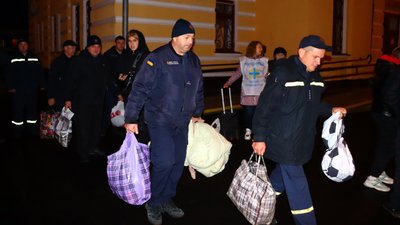 На Житомирщину черговим евакуаційним потягом приїхали 20 жителів Донеччини На Житомирщину черговим евакуаційним потягом приїхали 20 жителів Донеччини