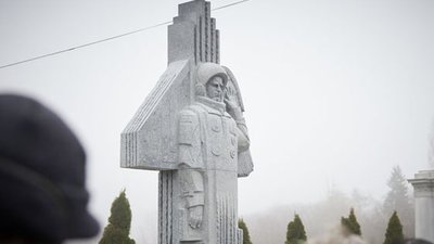 У Києві відкрили пам’ятник космонавту Каденюку