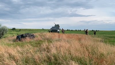 Щоб надихати на боротьбу: черкаські тероборонці та місцевий гурт створили кліп до пісні, написаної в окопах Щоб надихати на боротьбу: черкаські тероборонці та місцевий гурт створили кліп до пісні, написаної в окопах