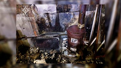 Фото одного з будинків, які згоріли на Чернігівщині Фото одного з будинків, які згоріли на Чернігівщині