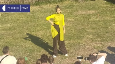 У селі Сад під Сумами відбувся дитячий показ мод, щоб привернути увагу до екології У селі Сад під Сумами відбувся дитячий показ мод, щоб привернути увагу до екології