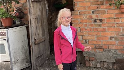 Малює загиблих батьків та хоче стати балериною. Історія Поліни, яка вижила під час розстрілу РФ колони під Куп'янськом Малює загиблих батьків та хоче стати балериною. Історія Поліни, яка вижила під час розстрілу РФ колони під Куп'янськом