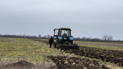 Миколаївські фермери власноруч розміновують та засіюють поля Миколаївські фермери власноруч розміновують та засіюють поля